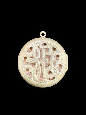 Vintage Round Cutout Locket Pendant Gold-tone